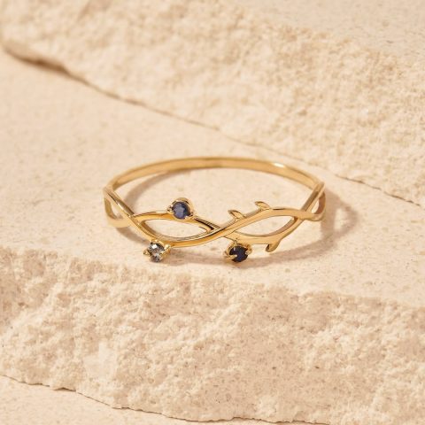 Déjate llevar por el brillo inigualable de las piedras naturales en nuestro anillo de oro 18k🌈✨ (1)