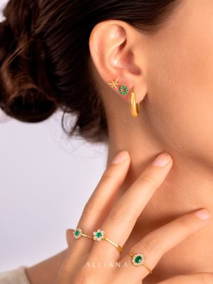 ✨ Verde que te quiero oro ✨La fuerza de la esmeralda y la pureza del oro 18k se unen en piezas c