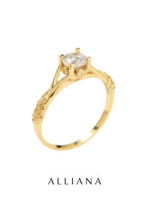 Anillo Ariel en Oro Amarillo 18K con Moissanite