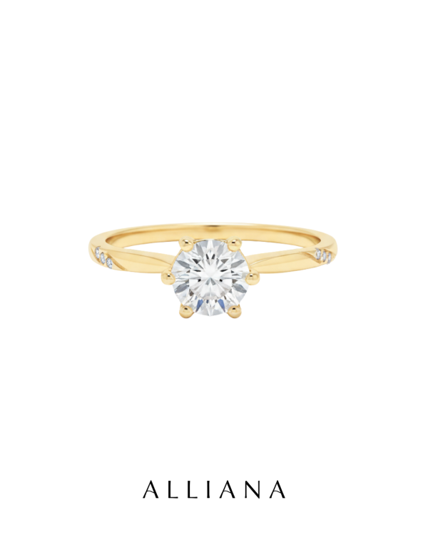 Anillo Isabella en Oro Amarillo 18K con Moissanites