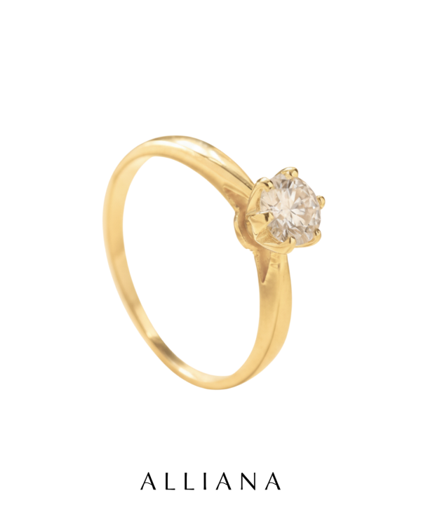 Anillo Leticia en Oro Amarillo 18K con Moissanite