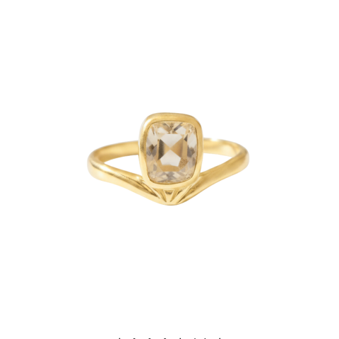 Anillo Valentina Cuarzo Cristal en Oro Amarillo 18K