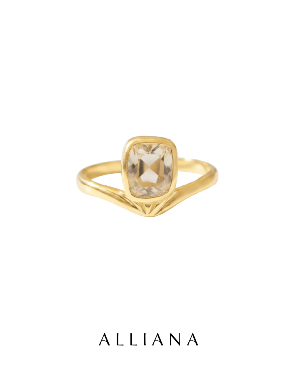 Anillo Valentina Cuarzo Cristal en Oro Amarillo 18K
