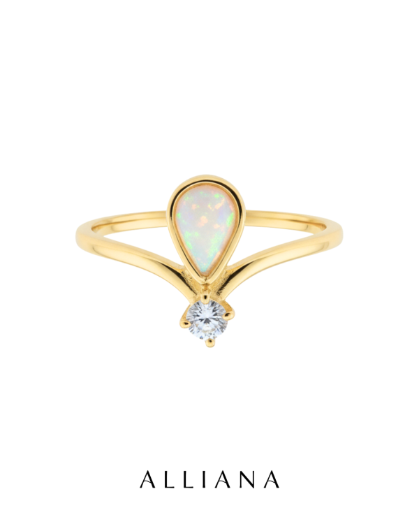 Anillo Victoria en Oro Amarillo 18K con Opalo Etiope y Moissanite